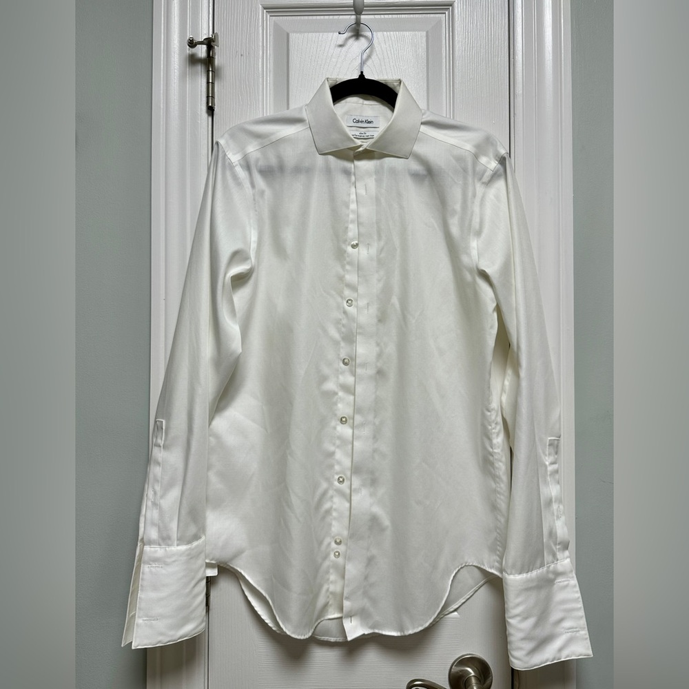 Calvin Klein - Men’s White Dress Shirt with Pointed Collar - Size 15 / 32/33